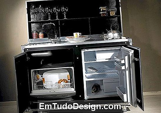 Kompakt mini køkken af ​​Eugenia Manetti, model EM37
