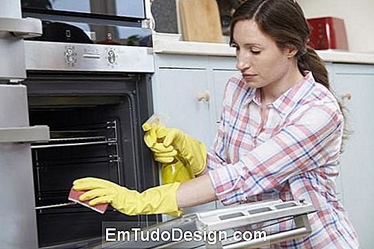 Hoe de producten op de juiste manier te gebruiken om de oven schoon te maken