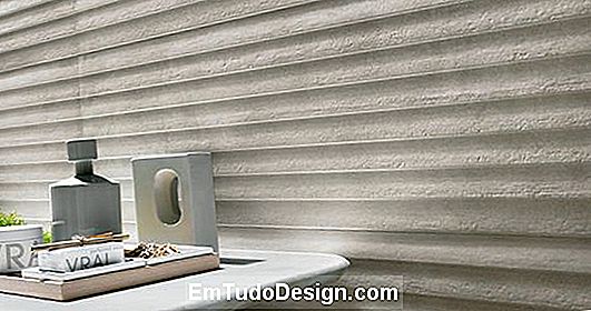 Linea TerraCruda di Ragno: des carreaux de céramique aux textures inspirées par un mur de pierres de taille.